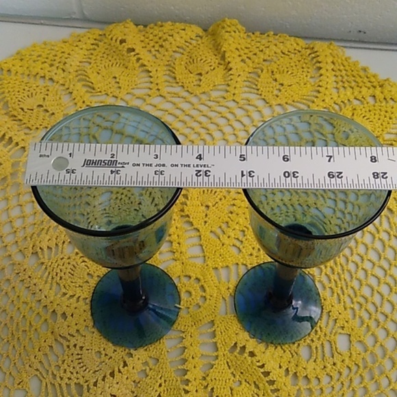 Set of 2 COBALT BLUE HAND BLOWN GLASS WINE, WATER, GLASSES, 9" TALL 3 1/… - Picture 6 of 9